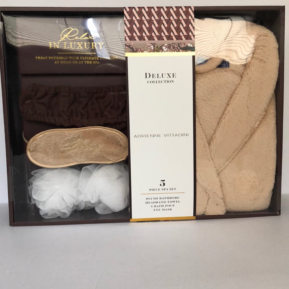 Adrienne Vittadini Tan 5 Piece Spa Set